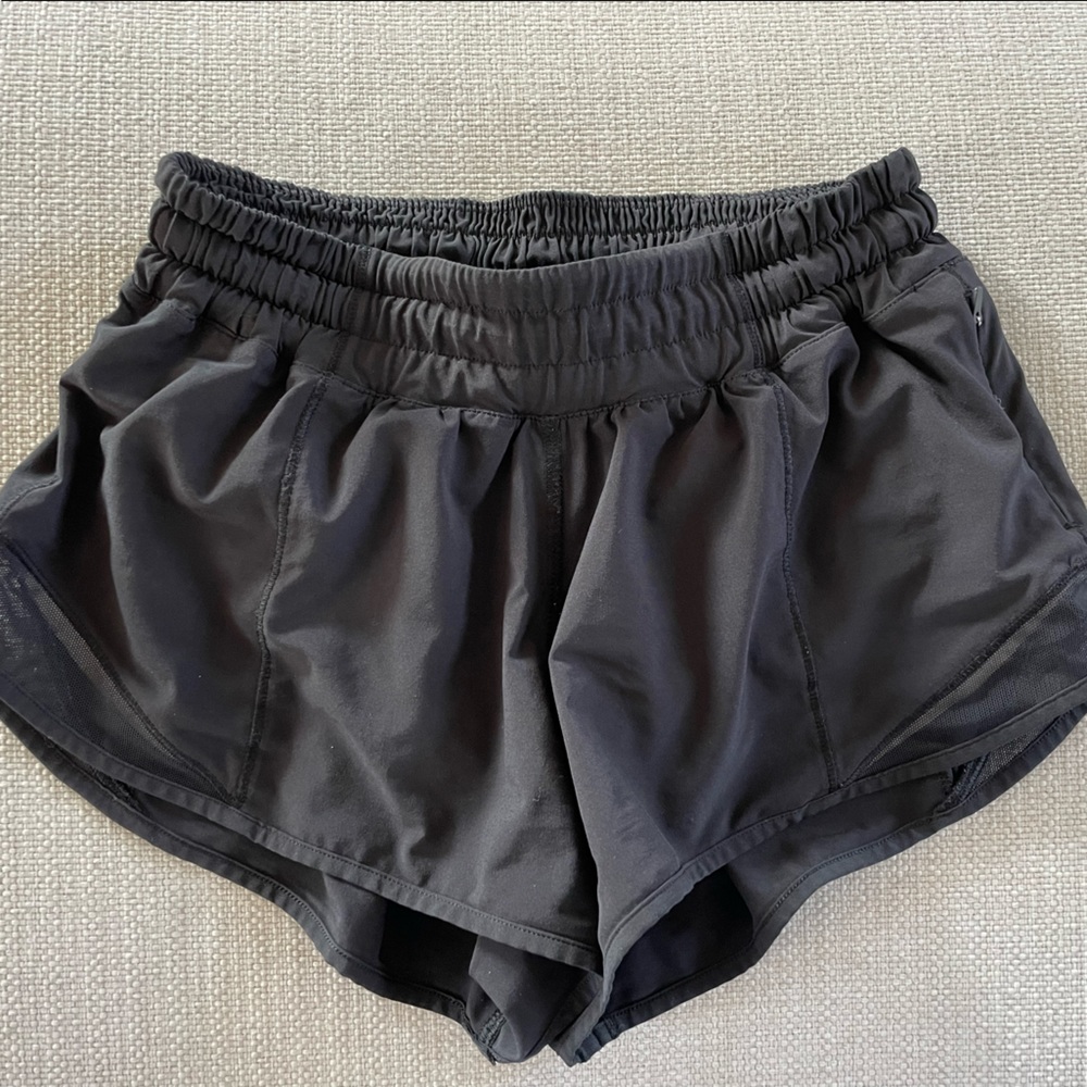 Lululemon Hotty HotShorts Sz 2, 2.5” Inseam